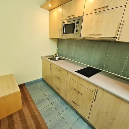 10q- Z6 402a Varsovie